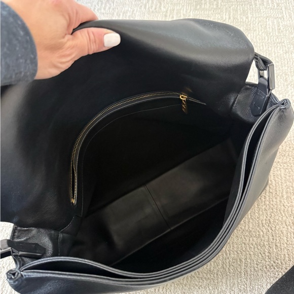 Valentino Garavani Black Shoulder Bag - Picture 10 of 11